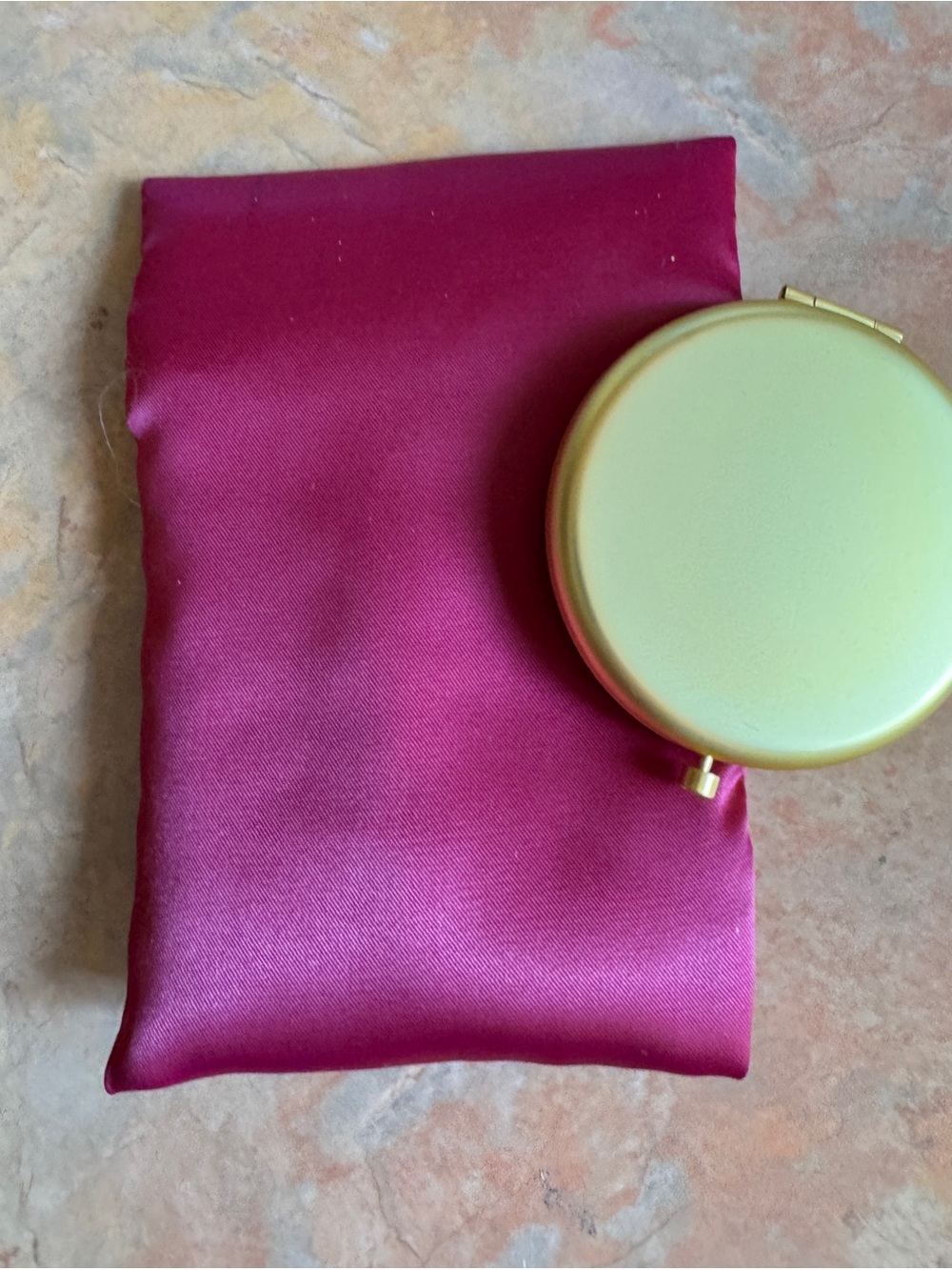 Gucci Beauty Floral Compact Mirror with Satin Pouch - Picture 5 of 6